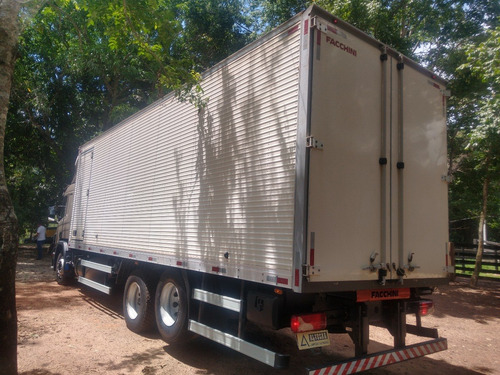 Scânia P 310 B6x2/15/16 Com Baú Km 67.215,9