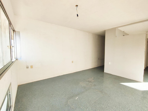 Venta De Oficina En Torre El Gaucho Piso 10 Luminosa!