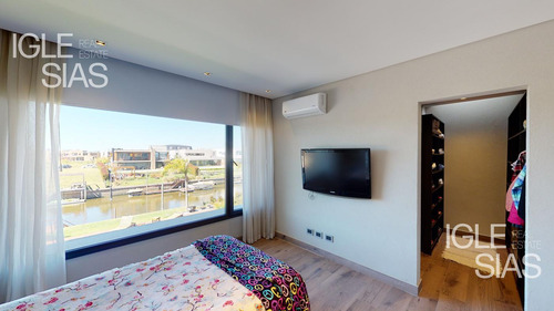 Casa En Venta Al Río 3 Dormitorios En El Yacht, Nordelta