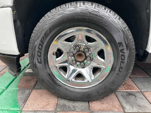 Imagen 12 de 15 de Chevrolet Silverado 2017 5.4 2500 Doble Cabina Ls 4x2 At