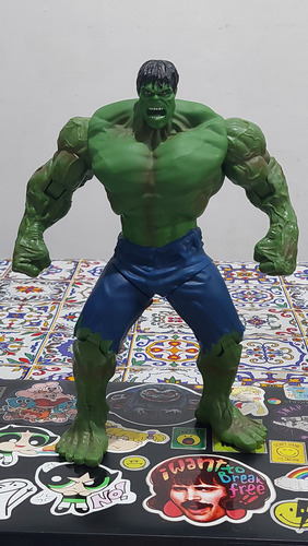 Figura Articulada Increible Hulk De 26 Cm (Usado)