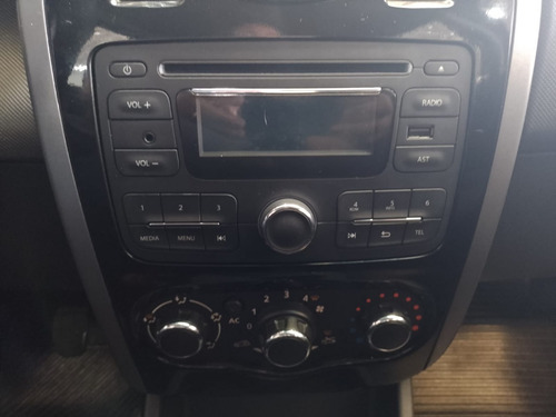 Imagem 7 de 15 de Renault Sandero Expression 1.0 Flex 2013