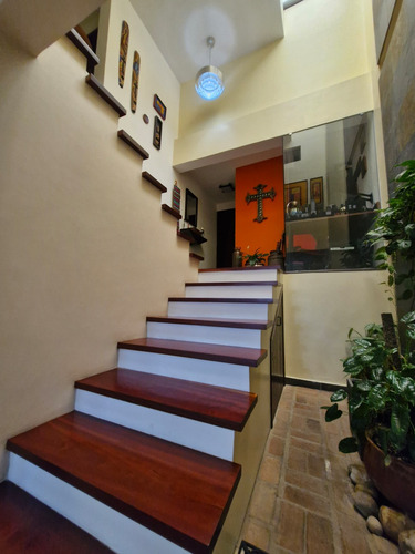 Townhouse De Oportunidad En Lomas Del Este-sl