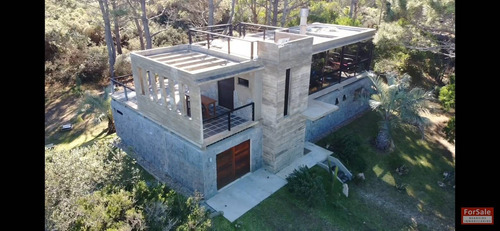 Moderna Y Sólida Propiedad En El Balneario San Antonio