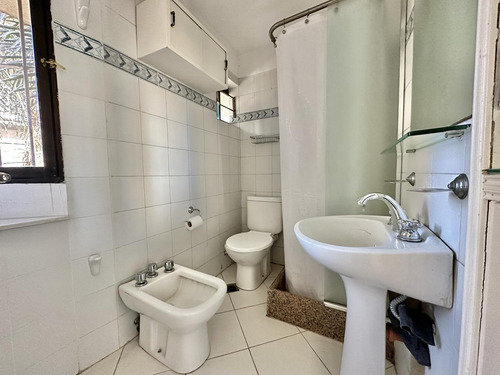 Muy Buen Departamento De 2 Ambientes Con Cochera En Martinez.