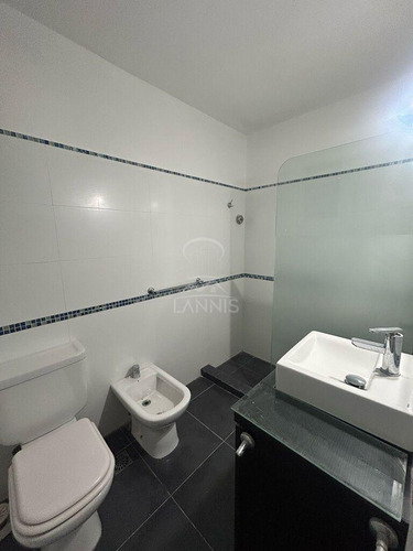 Centro Ref Y1715 Apartamento En Alquiler (ejido Y Av. 18 De Julio) A Metros De La Intendencia