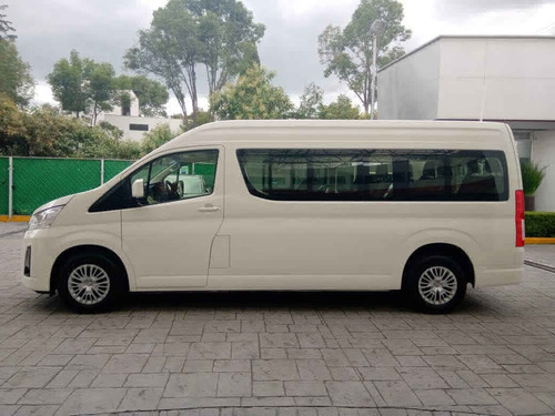 Imagen 2 de 13 de Toyota Hiace 2021 4p L6/3.5 Man 12/pas