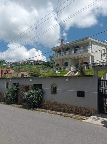 Best House Vende Excelente Casa En Colinas De Carrizal
