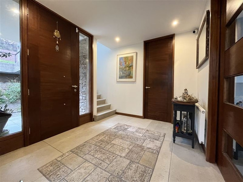 Casa En Venta 4 Dormitorios Como Nueva En Lo Barnechea