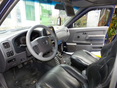 Nissan Frontier D22 Estacas