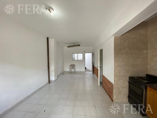Imagen 2 de 6 de Alquiler Ph Monoambiente Con Patio En Bernal (30701)