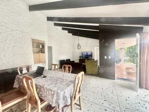 Venta Casa 3 Dormitorios + Servicio. Playa Mansa, Punta Del Este.