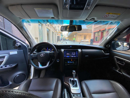 Imagen 24 de 25 de Toyota Sw4 2018 2.8 Srx 177cv 4x4 7as At Automatica Lucsc
