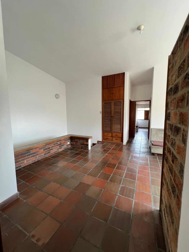 Imagen 10 de 16 de Amr Vende Espaciosa Y Bella Casa En La Urb. Merida