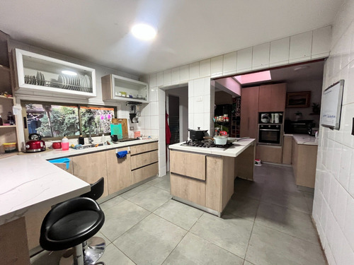 Amplia Casa 6d 3b En Condominio En Huechuraba