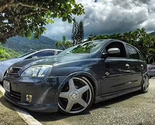 Volcano Wheels - Corsa Hatch com Rodas Volcano Axxis 17x