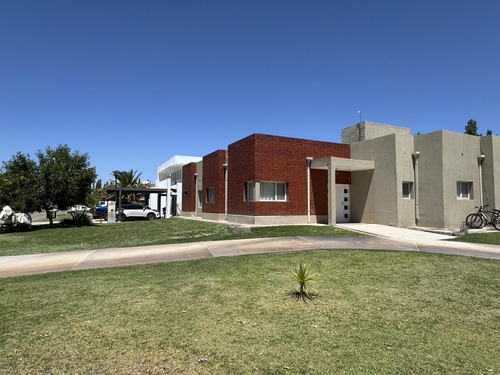 Vende Casa En Barrio Privado Los Olivos