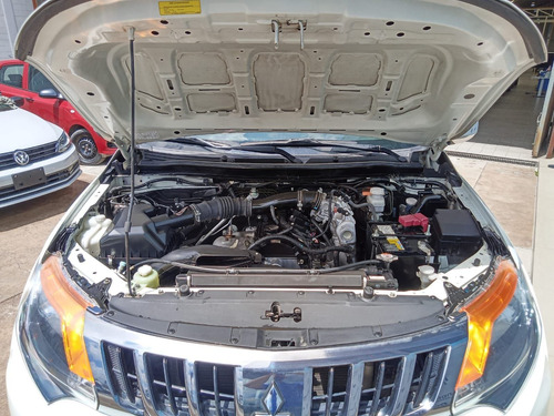Imagen 9 de 13 de Mitsubishi L200 2018 2.4 Cabina Doble 4x2 Mt
