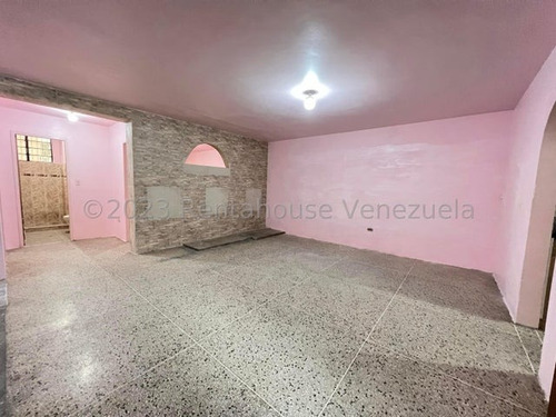 Se Vende Conservado Apartamento Maracay Zona Centro 24-9986 Al