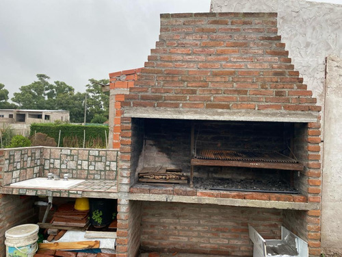 Casa En Venta - 2 Dormitorios 1 Baño - Cochera - 420mts2 - Mar Del Plata