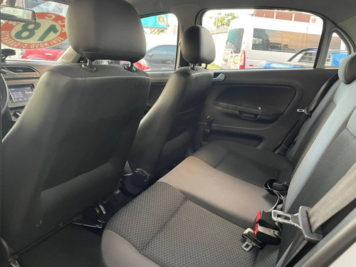 Imagem 13 de 15 de Volkswagen Voyage 1.6 Msi Totalflex Trendline 4p Manual