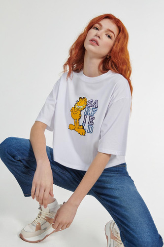 Camiseta Blanca Crop Top Oversize Con Diseño De Garfield Y C