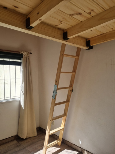 Entrepiso De Madera Con Escalera Y Balconeos Elegantes