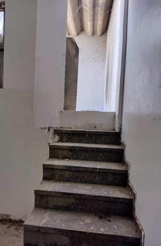 Oficinas En Liniers Con Multiples Salones Con Patio