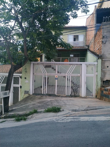 Imagem 2 de 25 de Casa Geminada 3 Qrts. 4 Vgas Independente No Cabral - 4213