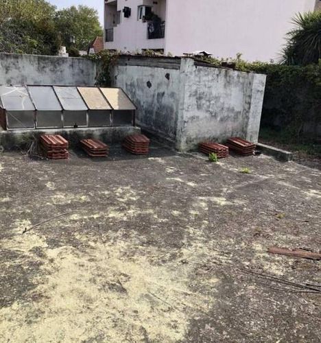 Casa Con Galpon Y Cochera ,excelente Zona !!!