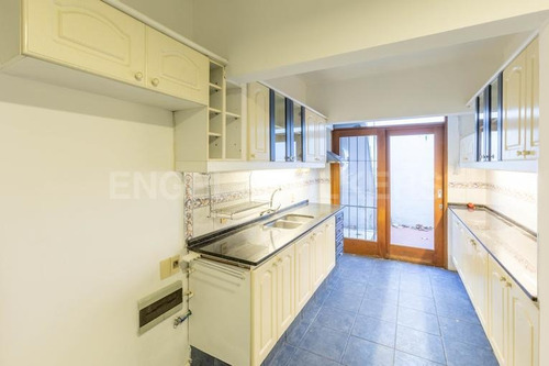 Imagen 4 de 9 de Venta De Casa 3 Dormitorios, Terraza Con Barbacoa