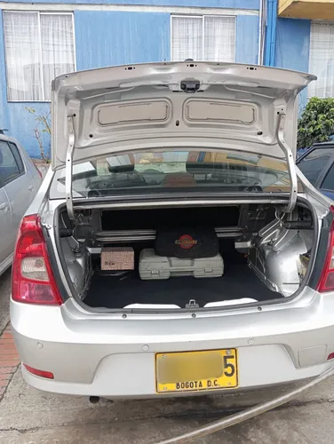 Renault Logan 1.4 Entry Familier 2012