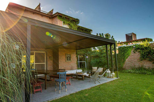 Casa En Venta En Aldea Fisherton