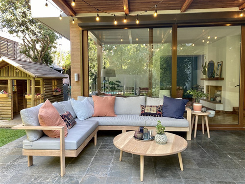 Estupenda Casa Remodelada En Vitacura, Excelente Ubicación.