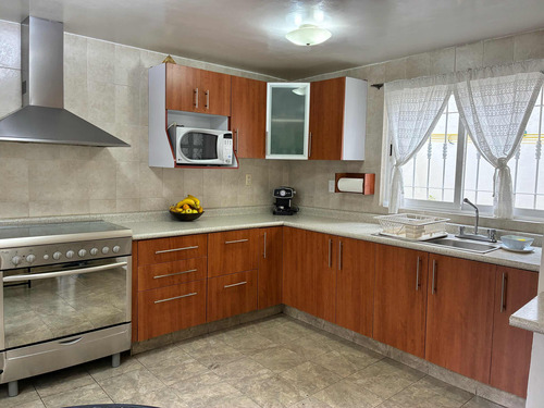 Casa De 4 Recámaras Y 2 Baños Completos - 194m2 Construcción