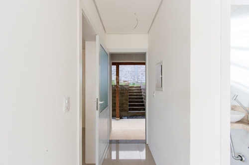 Casa Em Porto Alegre Com 3 Dormitórios - Lu430955