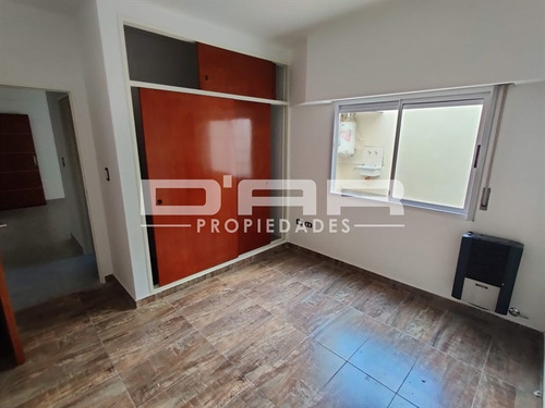 Imagen 8 de 11 de Ph 2 Ambientes Con Patio - Moliere 300