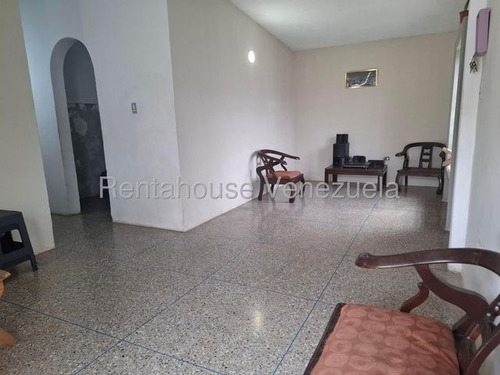 Erika Armeya Vende, Casa En La Urbanizacion La Hacienda De Cabudare. Flex: 25-25012