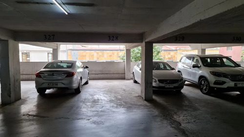 Estacionamiento Sto Domingo 1141, Incluye Gasto Común