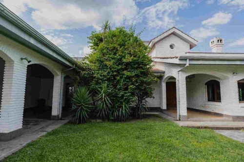Casa En Venta Cinco Dormitorios Con Terreno 1680m2