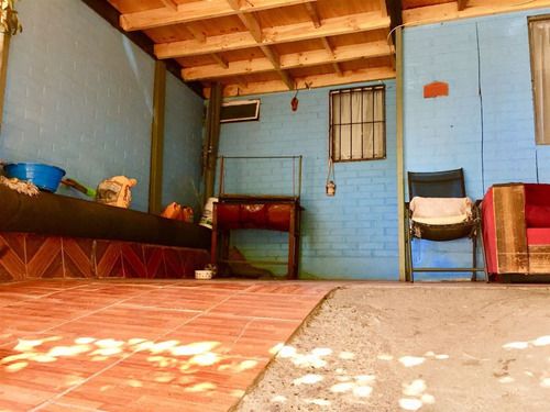 Casa En Venta De 3 Dorm. En La Florida