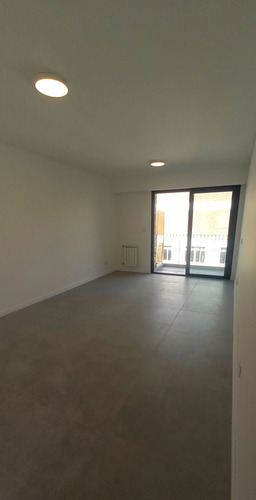 Alquiler Depto Premiun 2 Ambientes Con Balcon A La Calle. 52 Mts Totales. Ac. Calefaccion Por Radiadores