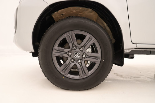Imagen 7 de 18 de Hilux 4x2 Dc Sr 2.4 Tdi 6 Mt $ 7.367.000 Gris Plata