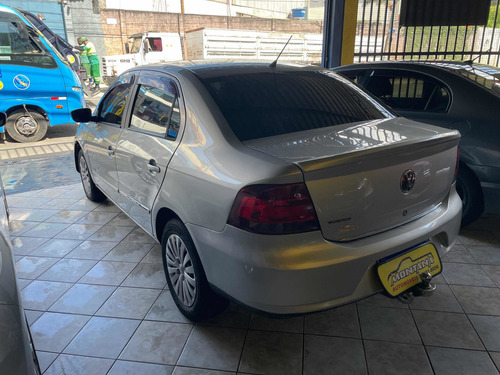 Imagem 6 de 11 de Volkswagen Voyage 2010 1.6 Vht Comfortline Total Flex 4p