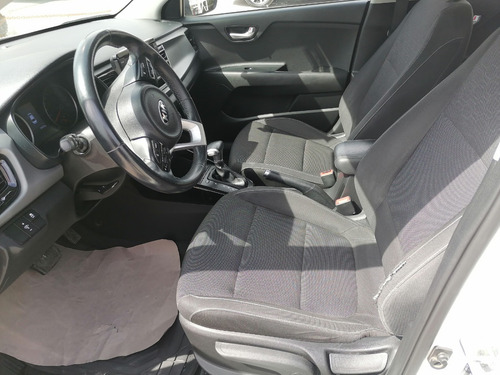 Imagen 12 de 13 de Kia Rio Sedan Ex