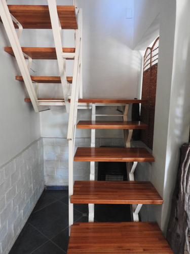 Zona América Hermosa Casa Con Gran Terreno Ubicada A Metros De Ruta 8 Y Parada De Omnibus