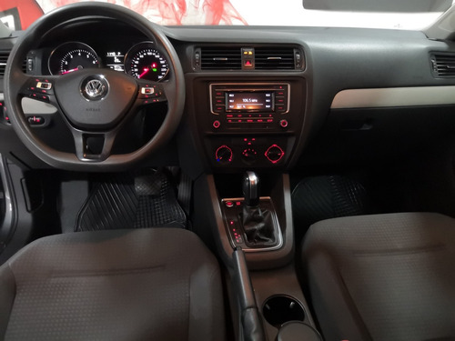 Imagen 4 de 15 de Volkswagen Jetta 2017 2.5 Trendline Tiptronic At