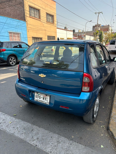 Chevrolet Chevy Color Azul Hatchback De 5 Puertas.