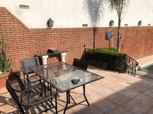 Merolla Vende | Hermosa Casa De Seis Ambientes En Parque Patricios Usd 550.000
