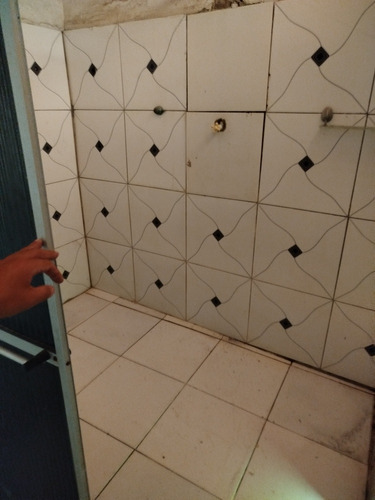 Casa Com 2 Quartos, 2 Banheiro Total 9 Compartimentos Vendo